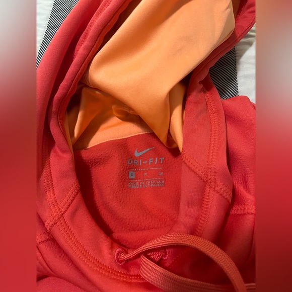 Lot of 2 Woman’s Nike Hoodies Size Small Dri-fit Therma-Fit - Picture 3 of 9